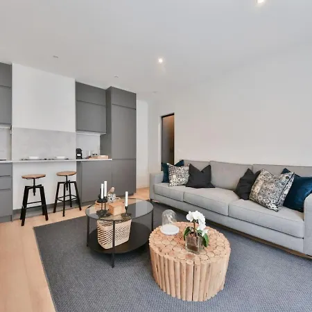 Апартаменты Chic 1br Location Newly Refurbished Париж