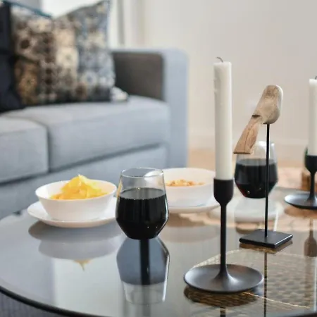 Chic 1br Location Newly Refurbished *